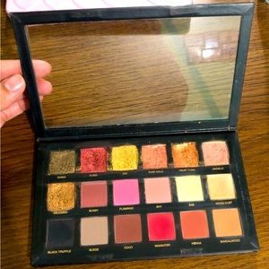 Huda beauty palette